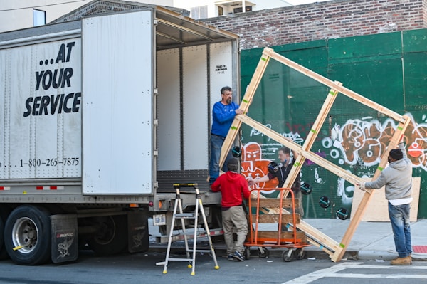What Industries Require the Use of Commercial Trucks? 12 img